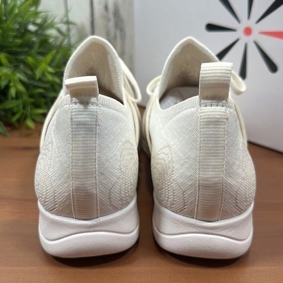 Isaac Mizrahi Live! Floral Stretch Fly Knit Sneaker Size 5.5 - Picture 9 of 11